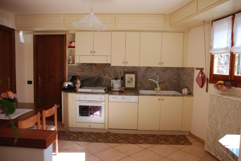 Casa Fantasia تريميتْسّو الغرفة الصورة
